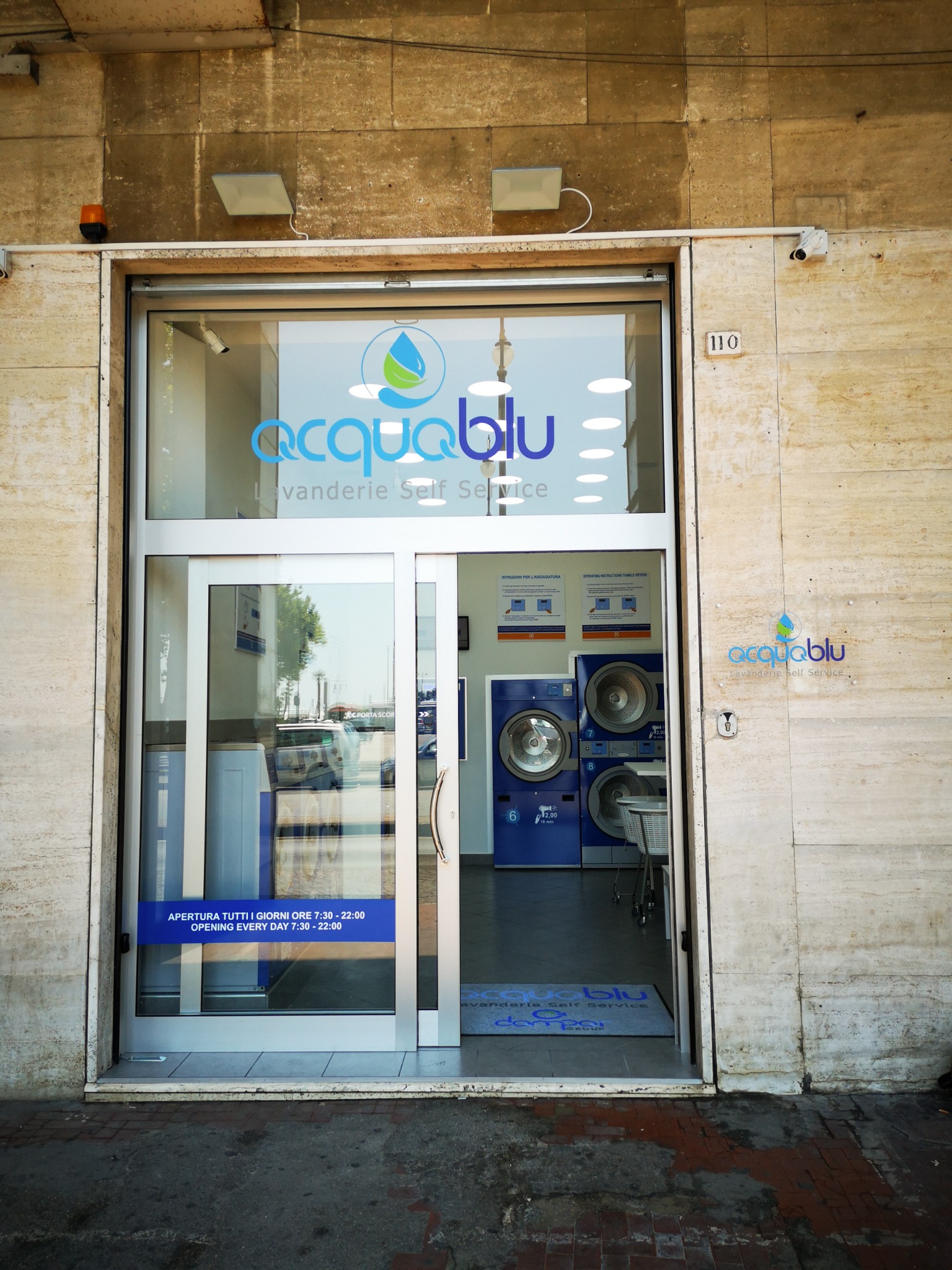 AcquaBlu self service laundry Salerno